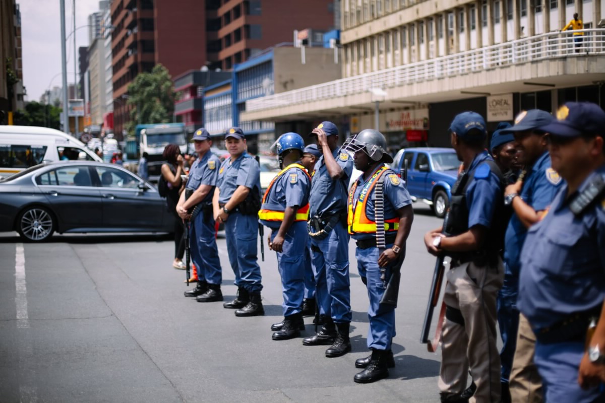Police Mobilize to stop the Students from Crossing the Bridge