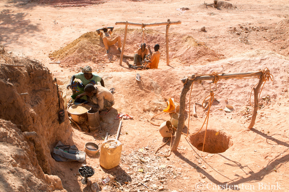 Among the "orpailleurs", the goldminers of the Kédougou region