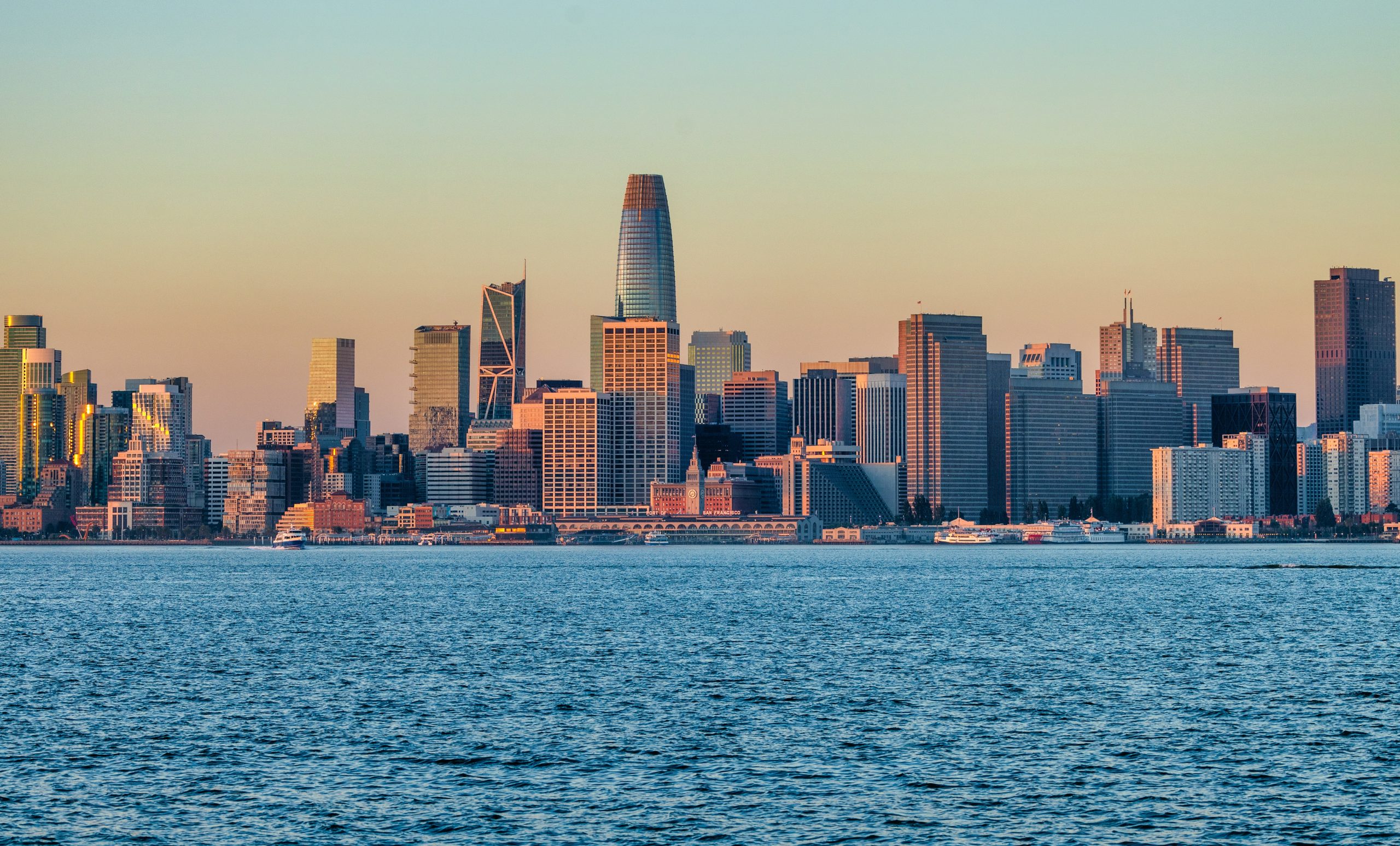 Scenic,View,Of,Downtown,San,Francisco,California,Usa,With,Skyline,