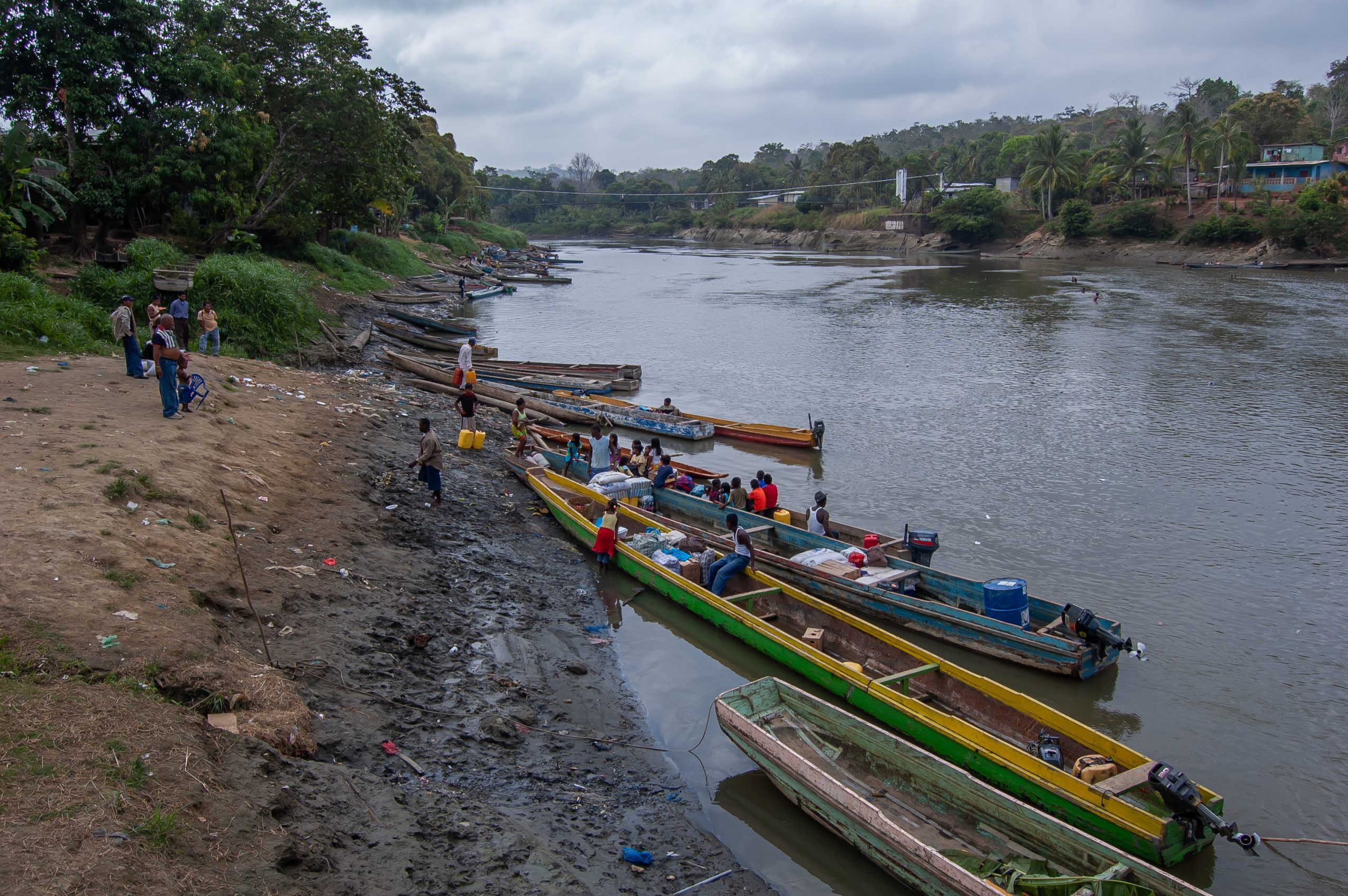 Darien,Province,,Panama.,07-18-2019.,Indigenous,Migrants,Are,Waiting,In,Yaviza