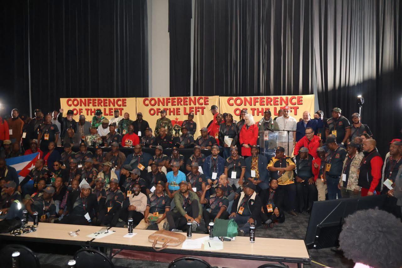 A group of conference delegates gathered for a photo.